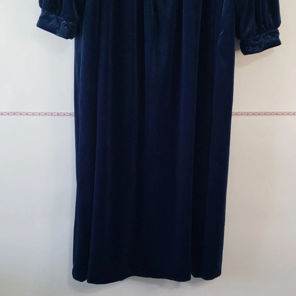 Vintage DELICATES Woman Embroidered Robe Deep Blue Purple Sz 1X Balloon Sleeves - Picture 4 of 14